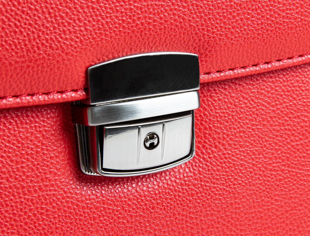 CARTERA PORTADOCUMENTOS Q-CONNECT CON CORREA CIERRE METALICO Y DEPARTAMENTOS INTERIORES COLOR ROJO 390X280