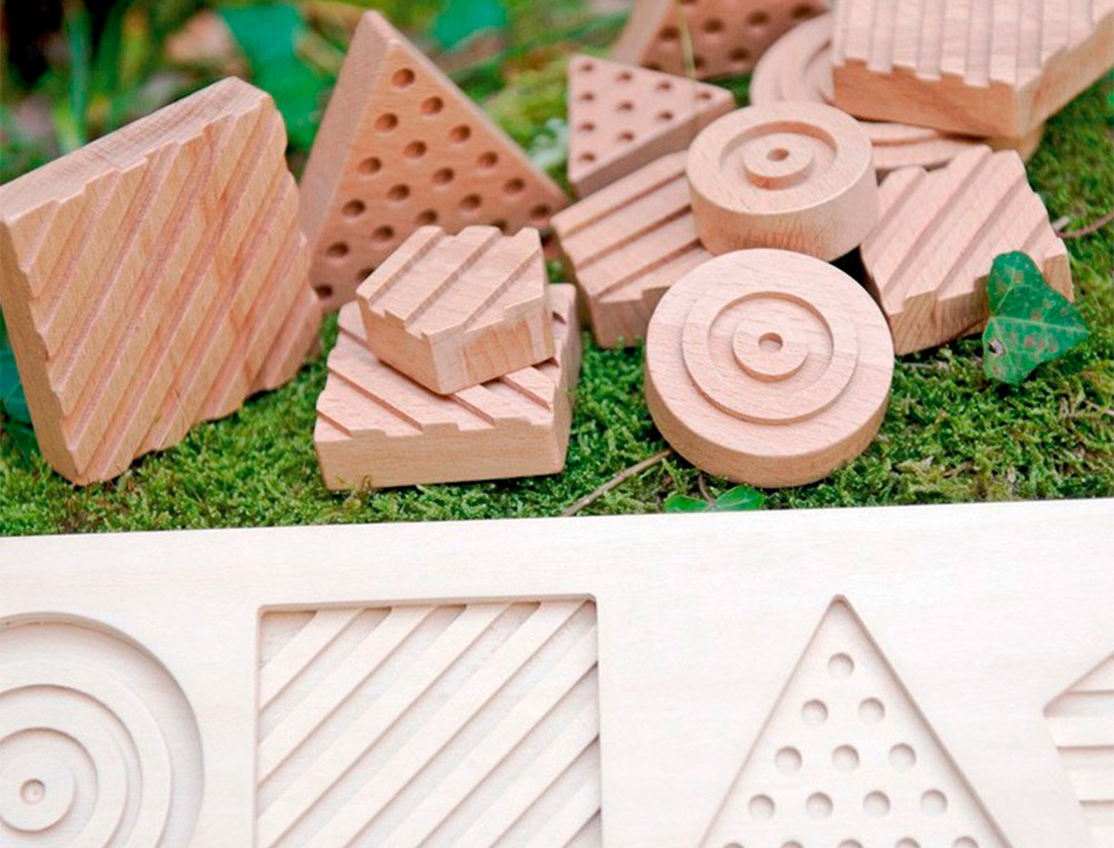 JUEGO DIDACTICO ANDREUTOYS FORMAS GEOSENSORIALES MADERA 12 PIEZAS